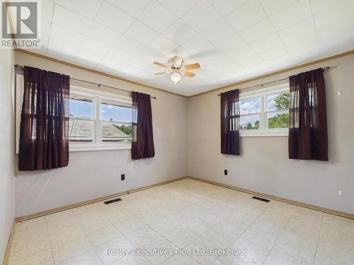 106 Cheryl Crescent, Strong, ON - Indoor Photo Showing Other Room