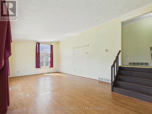 106 Cheryl Crescent, Strong, ON - Indoor Photo Showing Other Room