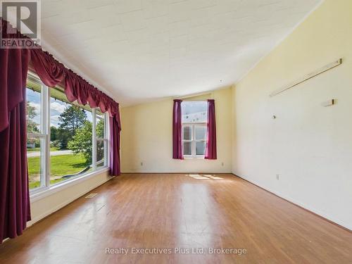 106 Cheryl Crescent, Strong, ON - Indoor Photo Showing Other Room