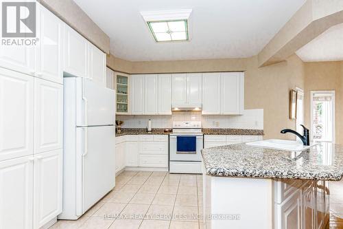 128 Valleywood Boulevard, Caledon, ON - Indoor Photo Showing Kitchen