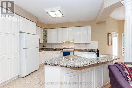 128 Valleywood Boulevard, Caledon, ON - Indoor Photo Showing Kitchen