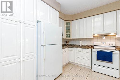 128 Valleywood Boulevard, Caledon, ON - Indoor Photo Showing Kitchen