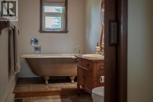 6650 Ryall Road, Lone Butte, BC - Indoor Photo Showing Bathroom