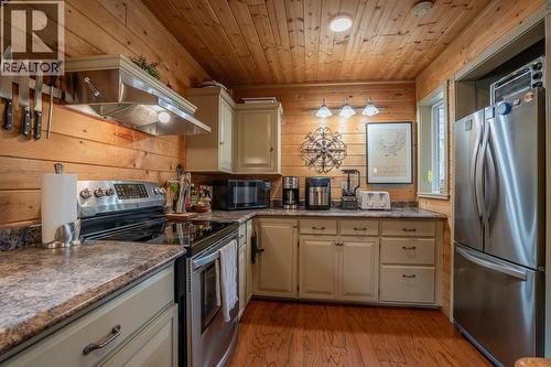 6650 Ryall Road, Lone Butte, BC - Indoor Photo Showing Kitchen