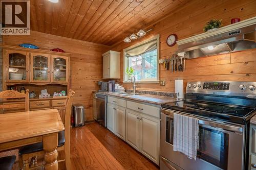 6650 Ryall Road, Lone Butte, BC - Indoor Photo Showing Kitchen