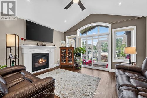25 Richard Crescent, West Lincoln, ON - Indoor Photo Showing Living Room With Fireplace