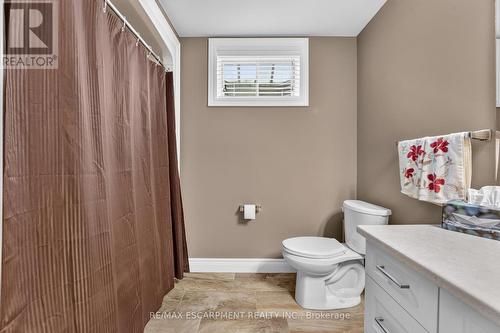 25 Richard Crescent, West Lincoln, ON - Indoor Photo Showing Bathroom