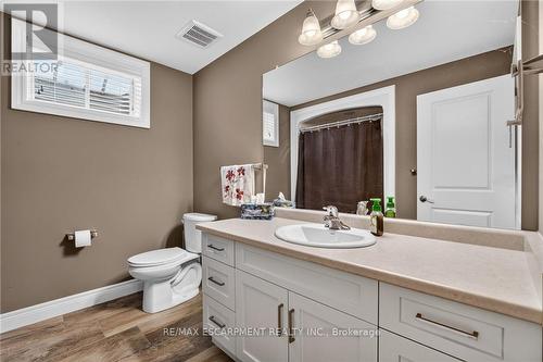 25 Richard Crescent, West Lincoln, ON - Indoor Photo Showing Bathroom
