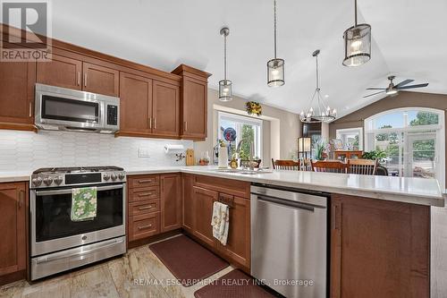 25 Richard Crescent, West Lincoln, ON - Indoor Photo Showing Kitchen With Upgraded Kitchen