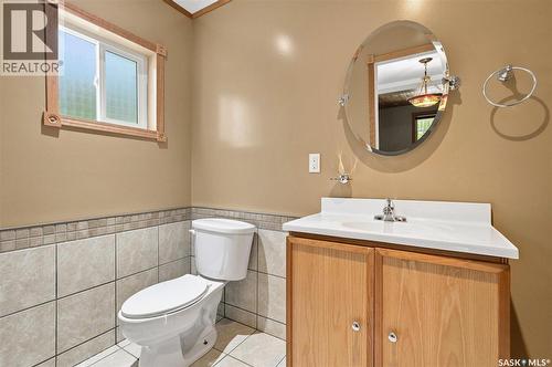 406 27Th Street W, Saskatoon, SK - Indoor Photo Showing Bathroom