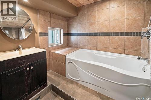 406 27Th Street W, Saskatoon, SK - Indoor Photo Showing Bathroom