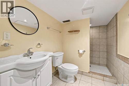 406 27Th Street W, Saskatoon, SK - Indoor Photo Showing Bathroom