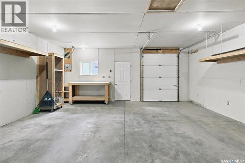 406 27Th Street W, Saskatoon, SK - Indoor Photo Showing Garage