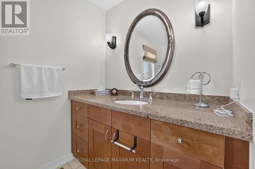 33 Whitburn Crescent, Vaughan, ON - Indoor Photo Showing Bathroom