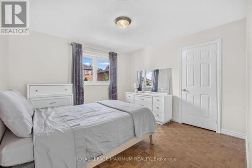 33 Whitburn Crescent, Vaughan, ON - Indoor Photo Showing Bedroom