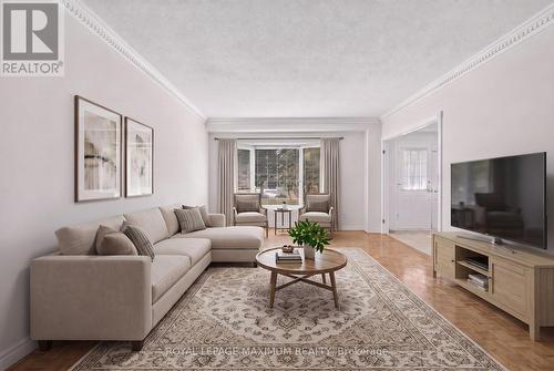 33 Whitburn Crescent, Vaughan, ON - Indoor Photo Showing Living Room