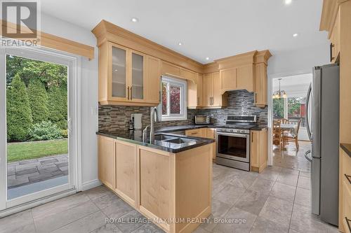 33 Whitburn Crescent, Vaughan, ON - Indoor Photo Showing Kitchen With Double Sink
