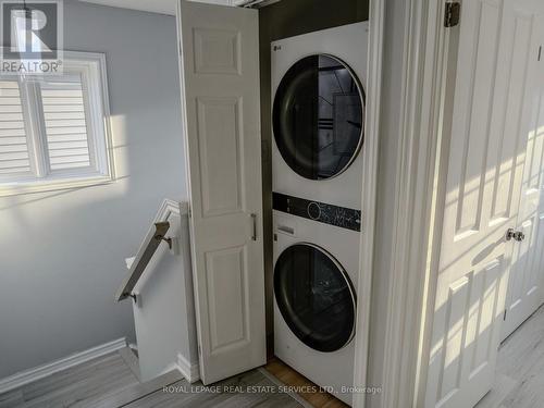 4686 Tassie Road, Burlington, ON - Indoor Photo Showing Laundry Room