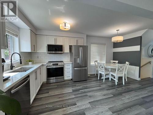 4686 Tassie Road, Burlington, ON - Indoor Photo Showing Kitchen With Upgraded Kitchen