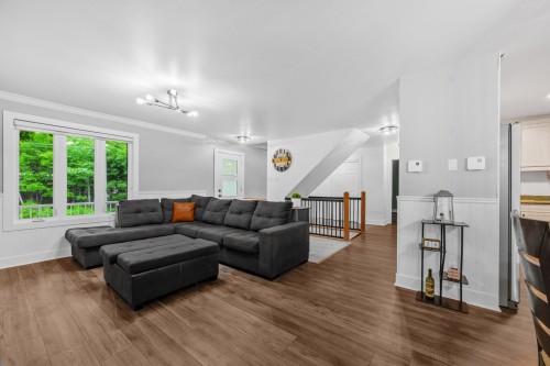 Salle familiale - 4015 Ch. Plaisance, Sainte-Julienne, QC - Indoor Photo Showing Living Room
