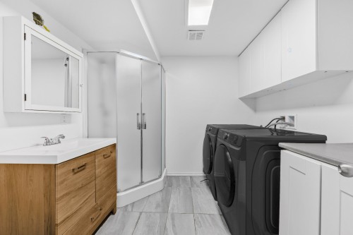 Salle de bains - 4015 Ch. Plaisance, Sainte-Julienne, QC - Indoor Photo Showing Laundry Room