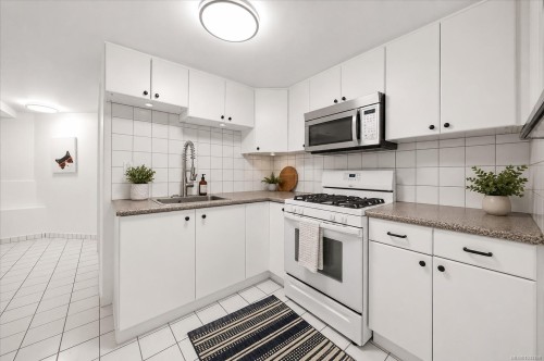 1120 Caledonia Ave, Victoria, BC 