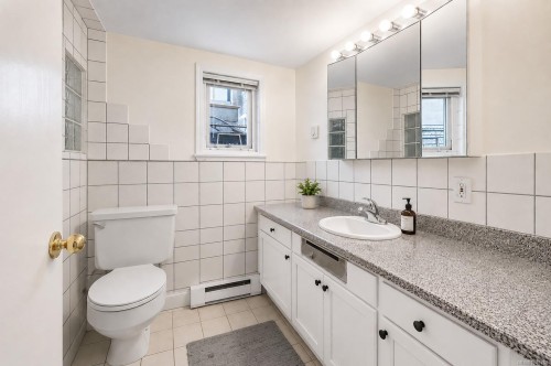 1120 Caledonia Ave, Victoria, BC 