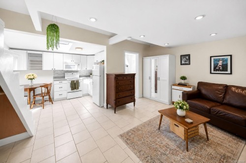 1120 Caledonia Ave, Victoria, BC 