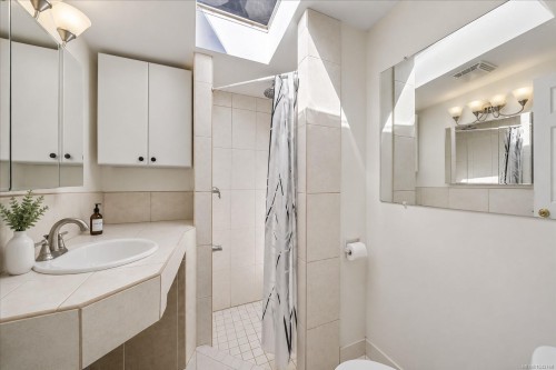 1120 Caledonia Ave, Victoria, BC 