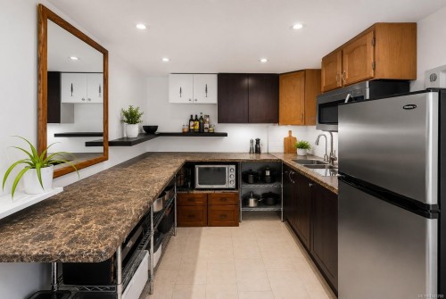 1120 Caledonia Ave, Victoria, BC 
