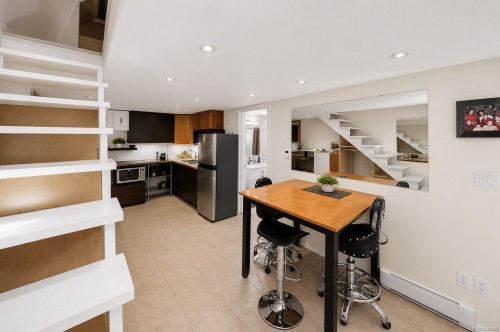 1120 Caledonia Ave, Victoria, BC 