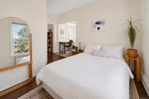 1120 Caledonia Ave, Victoria, BC - Indoor Photo Showing Bedroom
