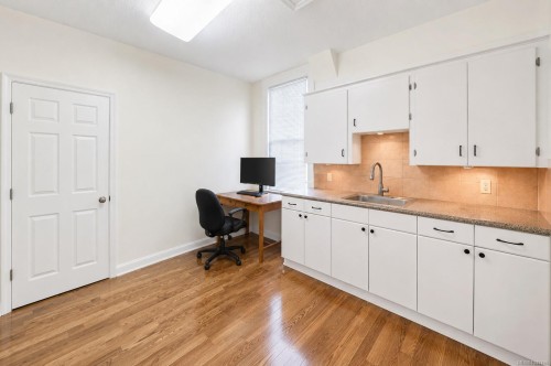 1120 Caledonia Ave, Victoria, BC - Indoor