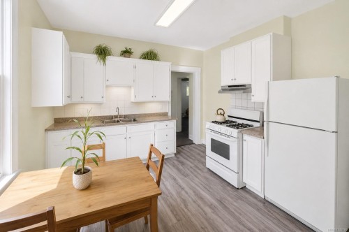 1120 Caledonia Ave, Victoria, BC - Indoor Photo Showing Kitchen With Double Sink