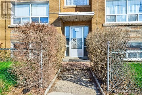 6 - 2 WESLEY STREET , Toronto, Ontario M8Y 2W3 3