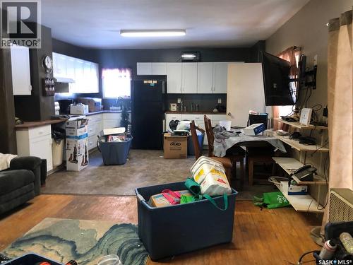 19 1St Avenue N, Hyas, SK - Indoor Photo Showing Living Room