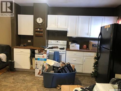 19 1St Avenue N, Hyas, SK - Indoor Photo Showing Kitchen