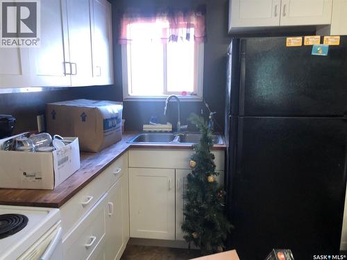 19 1St Avenue N, Hyas, SK - Indoor Photo Showing Laundry Room