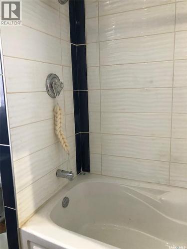19 1St Avenue N, Hyas, SK - Indoor Photo Showing Bathroom