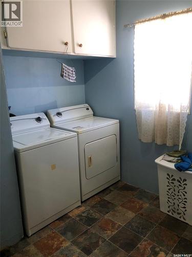 19 1St Avenue N, Hyas, SK - Indoor Photo Showing Laundry Room