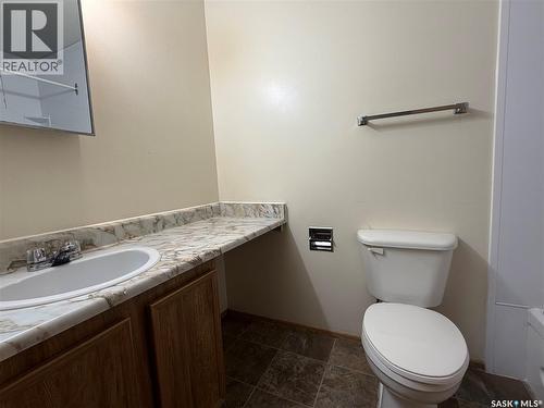 202 15 Alport Crescent, Regina, SK - Indoor Photo Showing Bathroom