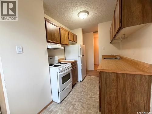 202 15 Alport Crescent, Regina, SK - Indoor Photo Showing Kitchen