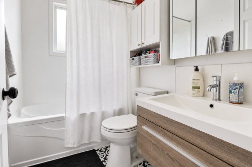 Salle de bains - 381 Av. Caouette, Rouyn-Noranda, QC 