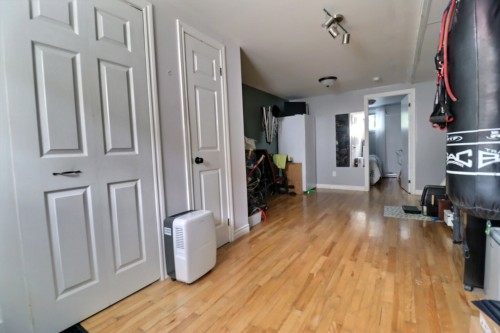 Salle familiale - 381 Av. Caouette, Rouyn-Noranda, QC 