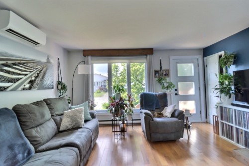Salon - 381 Av. Caouette, Rouyn-Noranda, QC 