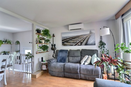 Salon - 381 Av. Caouette, Rouyn-Noranda, QC 