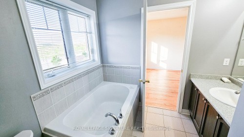 10 Keith Crescent, St. Catharines, ON - Indoor Photo Showing Bathroom