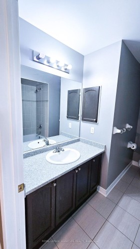10 Keith Crescent, St. Catharines, ON - Indoor Photo Showing Bathroom
