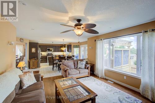 237 Carrol Street, Wellington North (Arthur), ON - Indoor Photo Showing Living Room