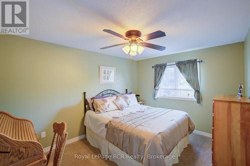 237 Carrol Street, Wellington North (Arthur), ON - Indoor Photo Showing Bedroom